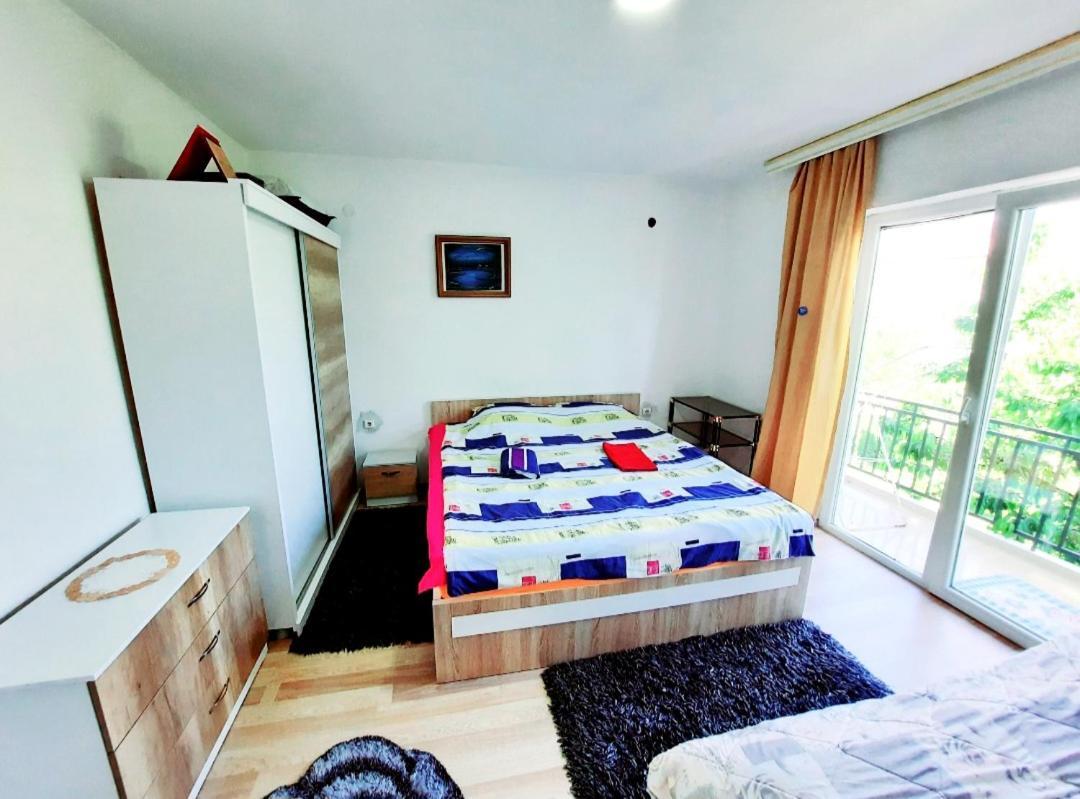 Bus Station Hostel Peje Extérieur photo